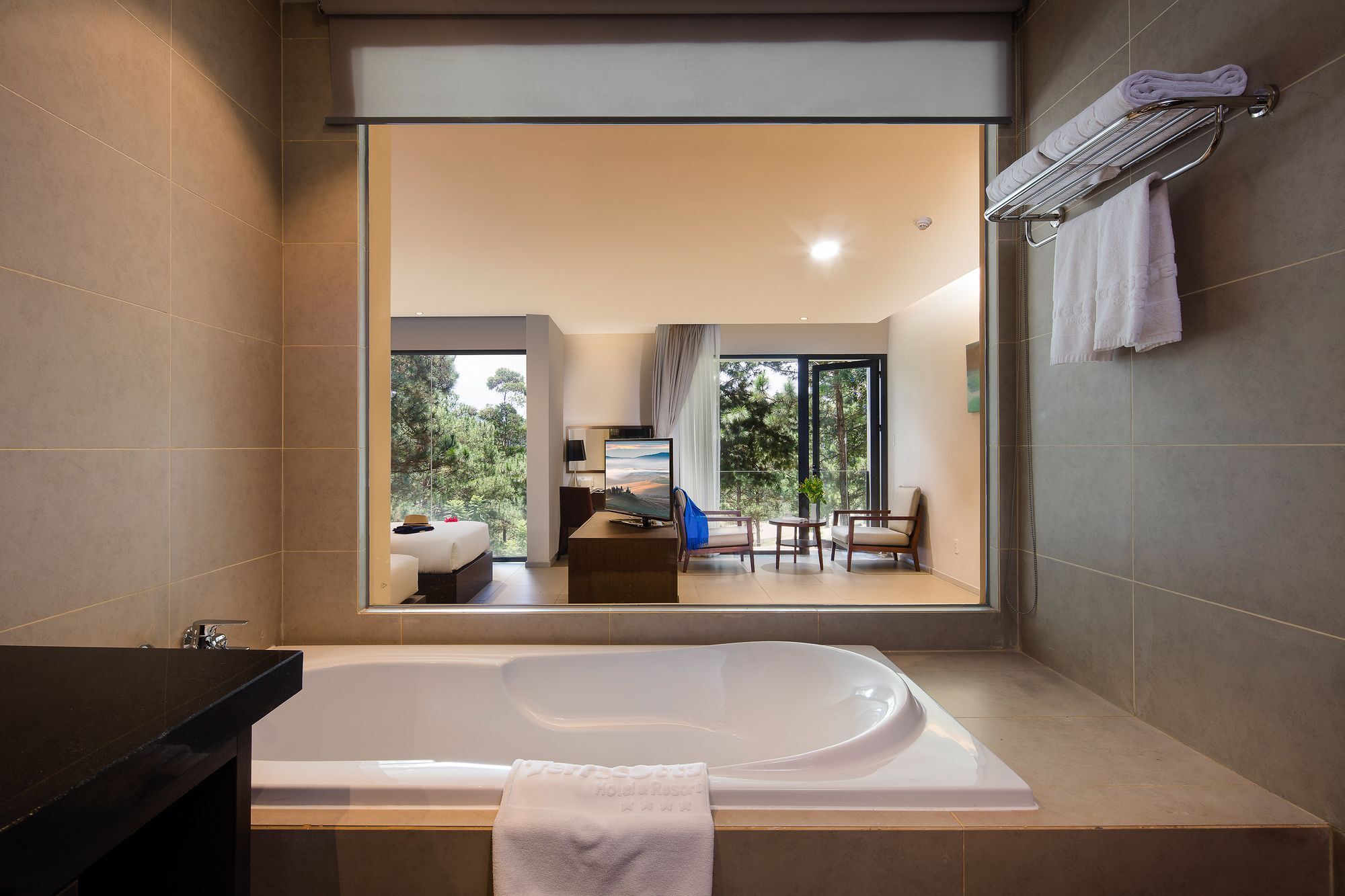 Phòng Deluxe 2 Giường Đơn Ở Tầng Hầm
